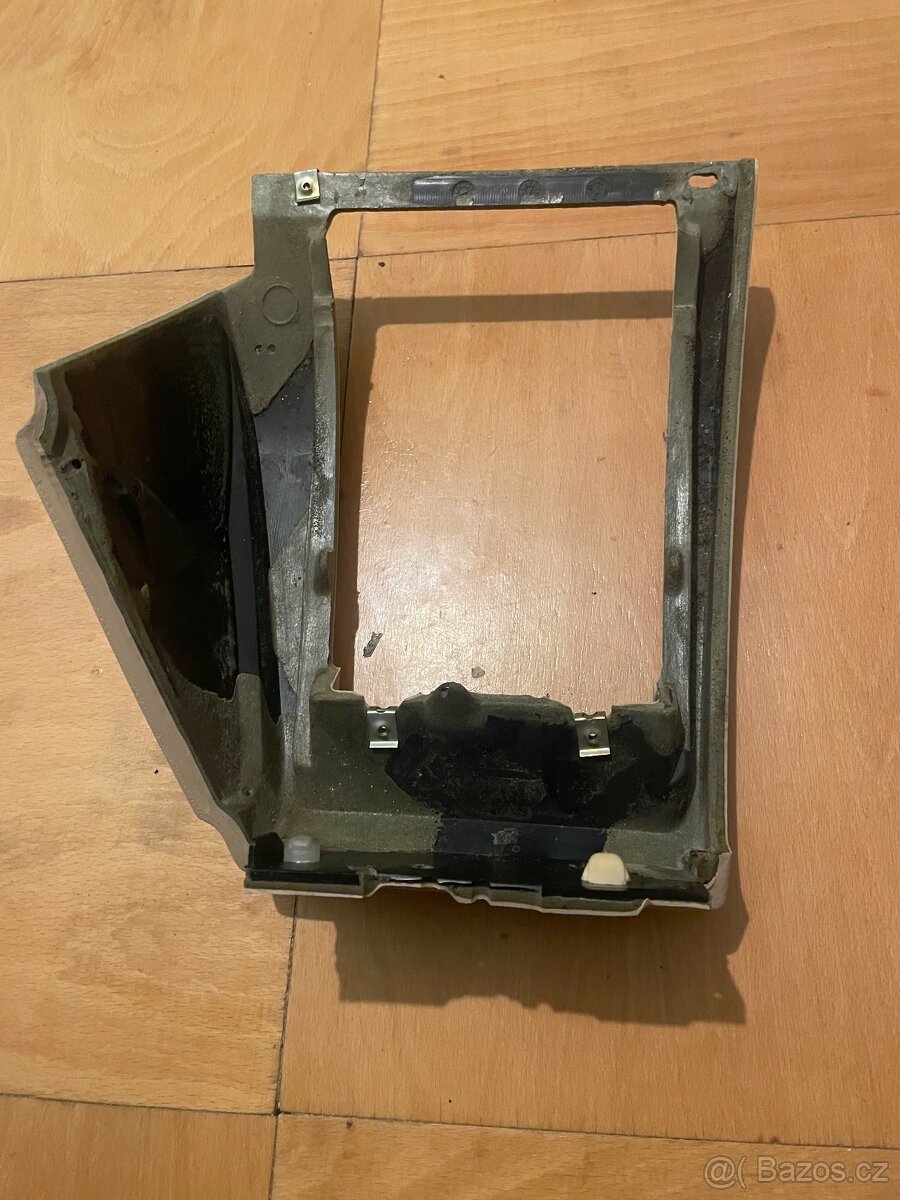 Kožená část vedle volantu e39 - 4