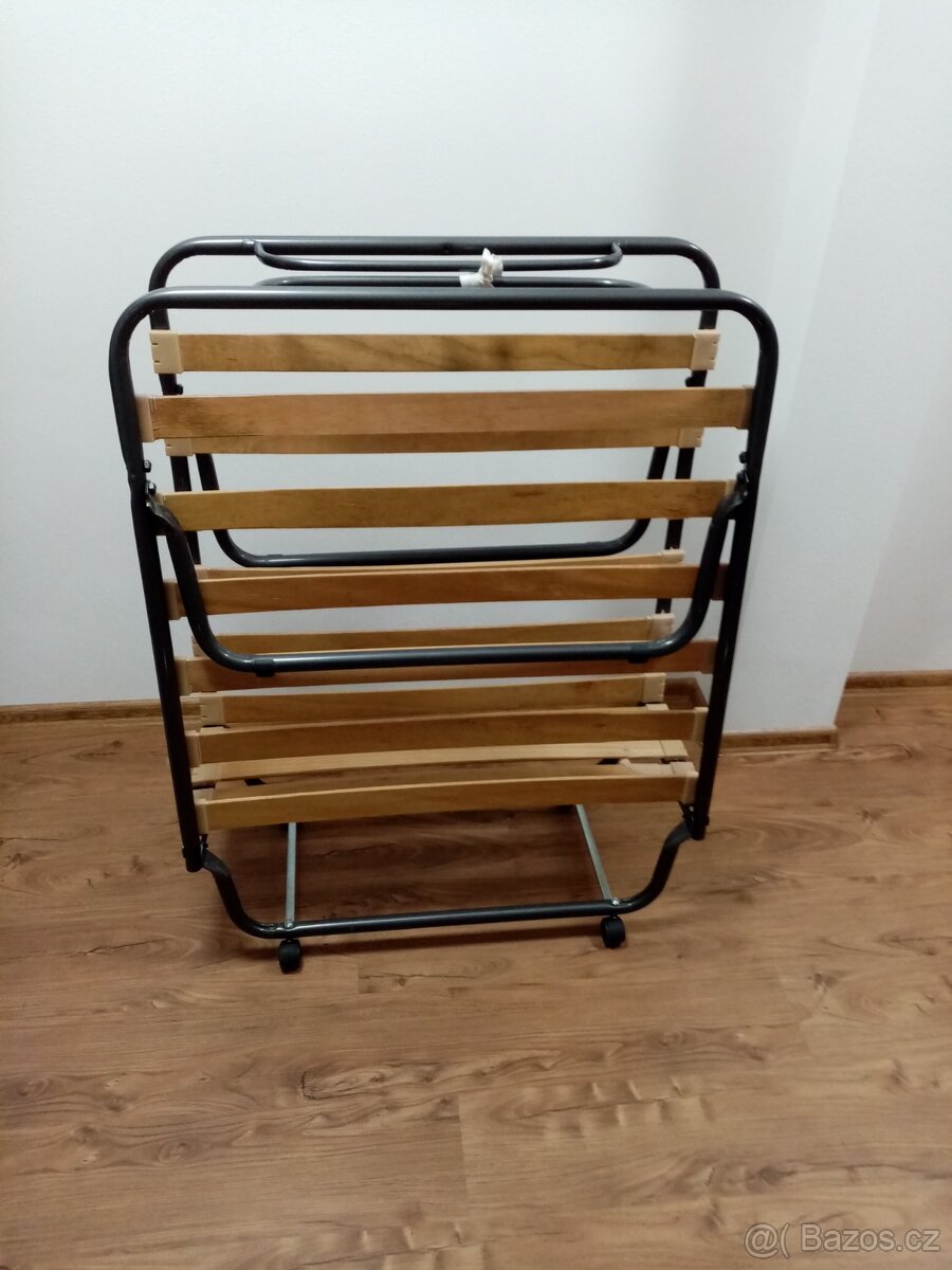 Skládací postel s matrací 1 - 4