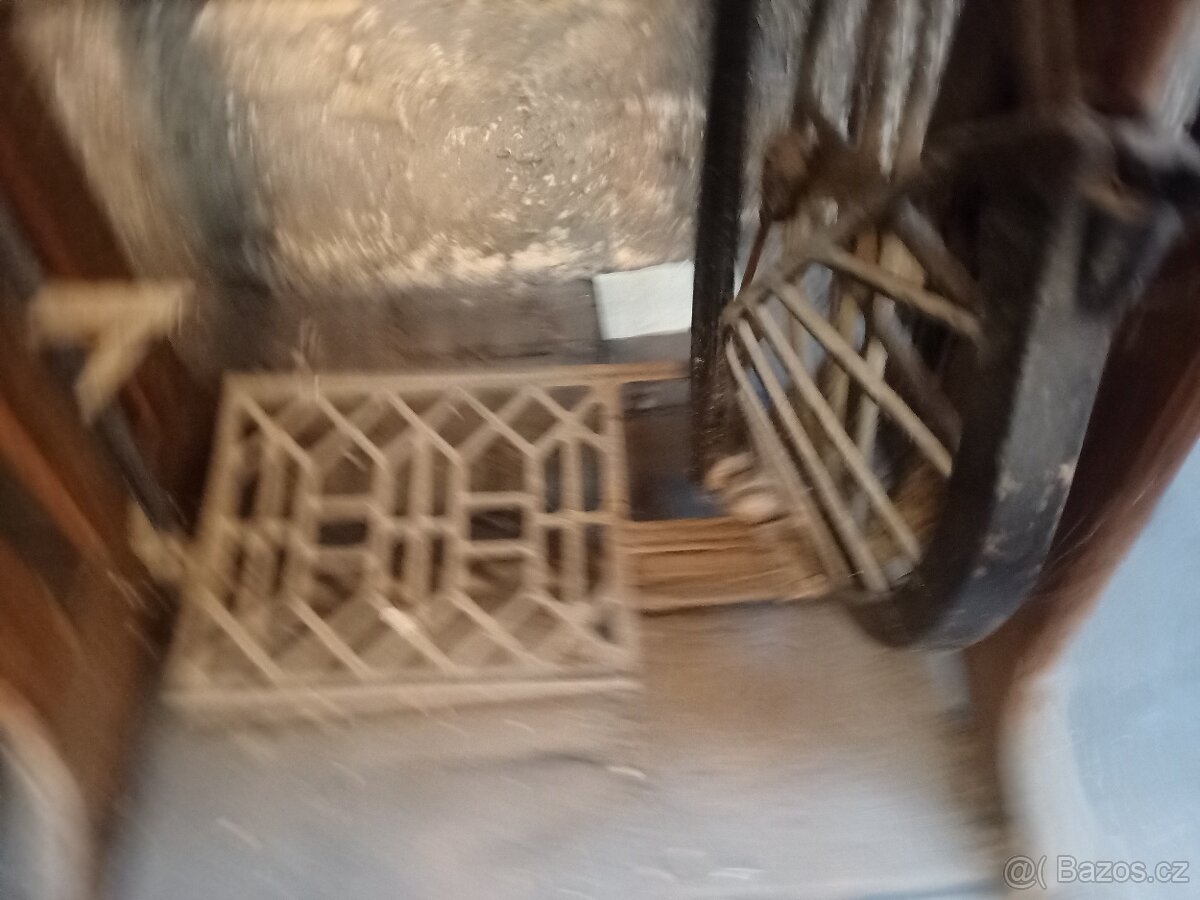 Prodám šicí stroj Minerva - 4