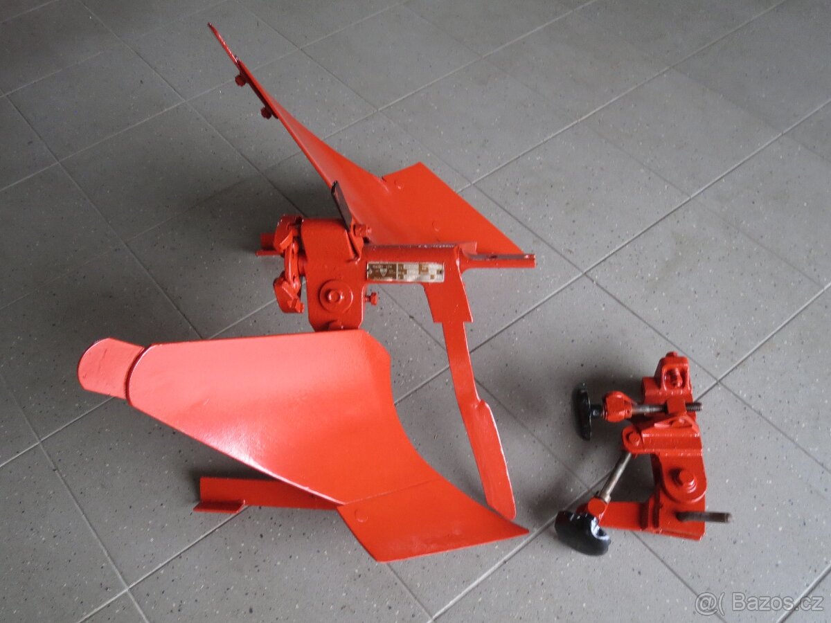 Oboustranný pluh VARI APH 352 + nastavovací těleso NT 3. - 4