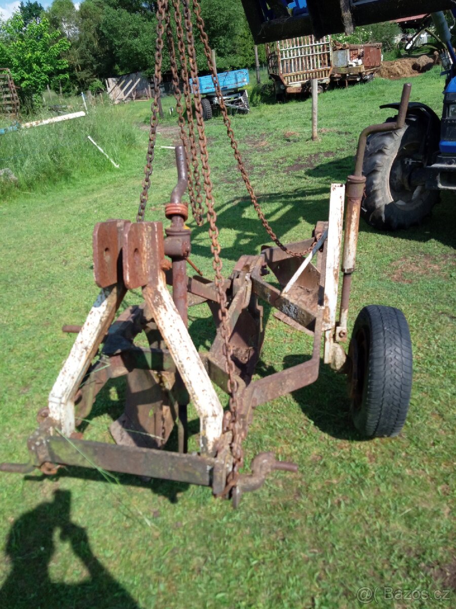 Tří radliční pluh - 4