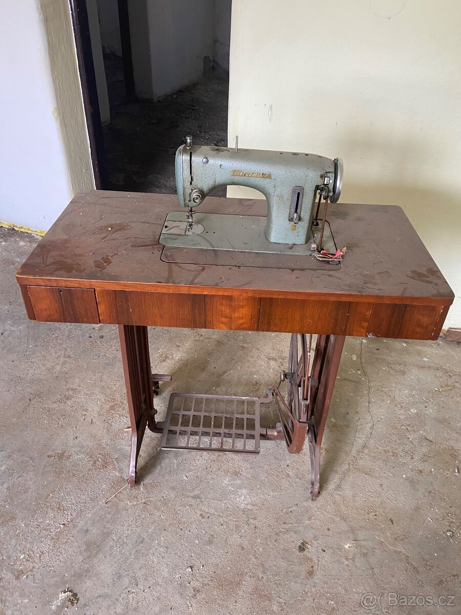 Retro šicí stroj - 4