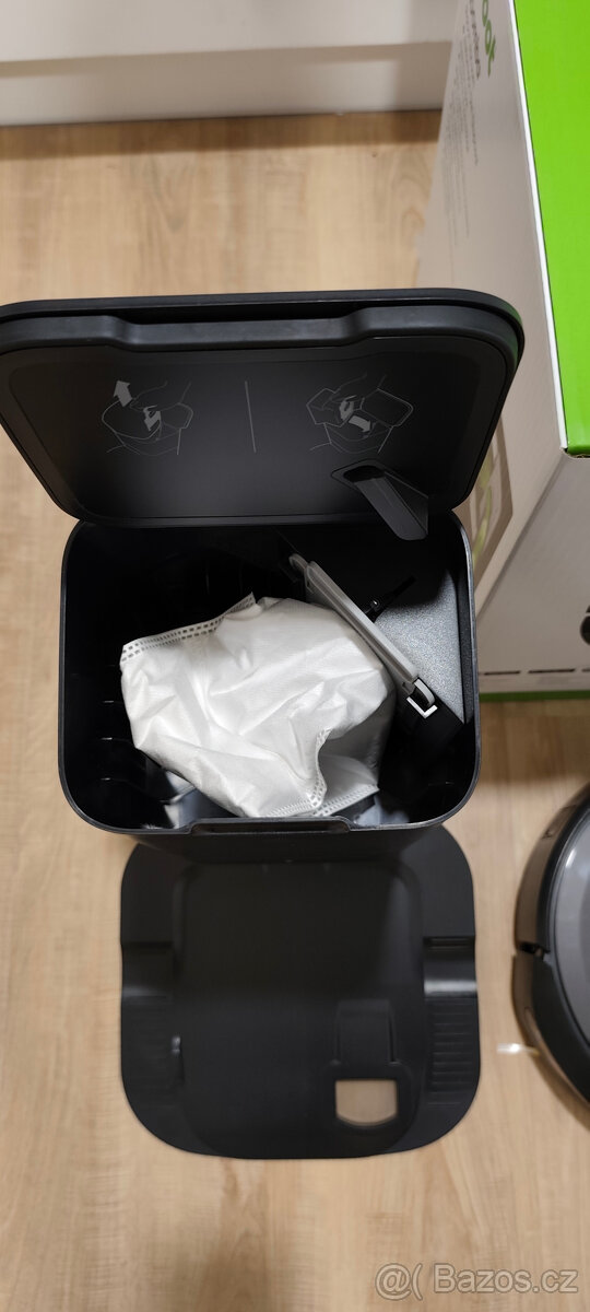 Robotický vysavač iRobot Roomba i7+ - 4