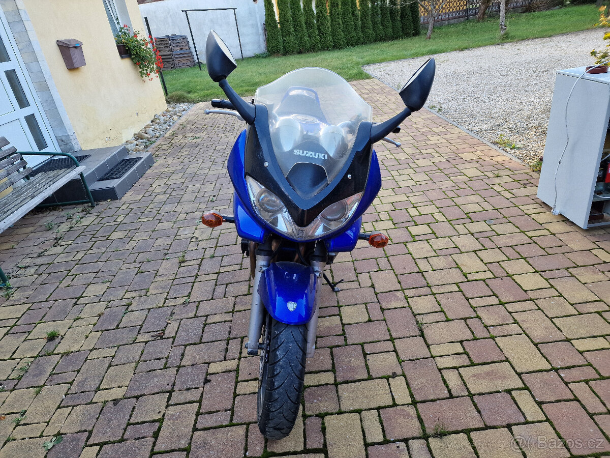 Motocykl SUZUKI GSF 600 - 4