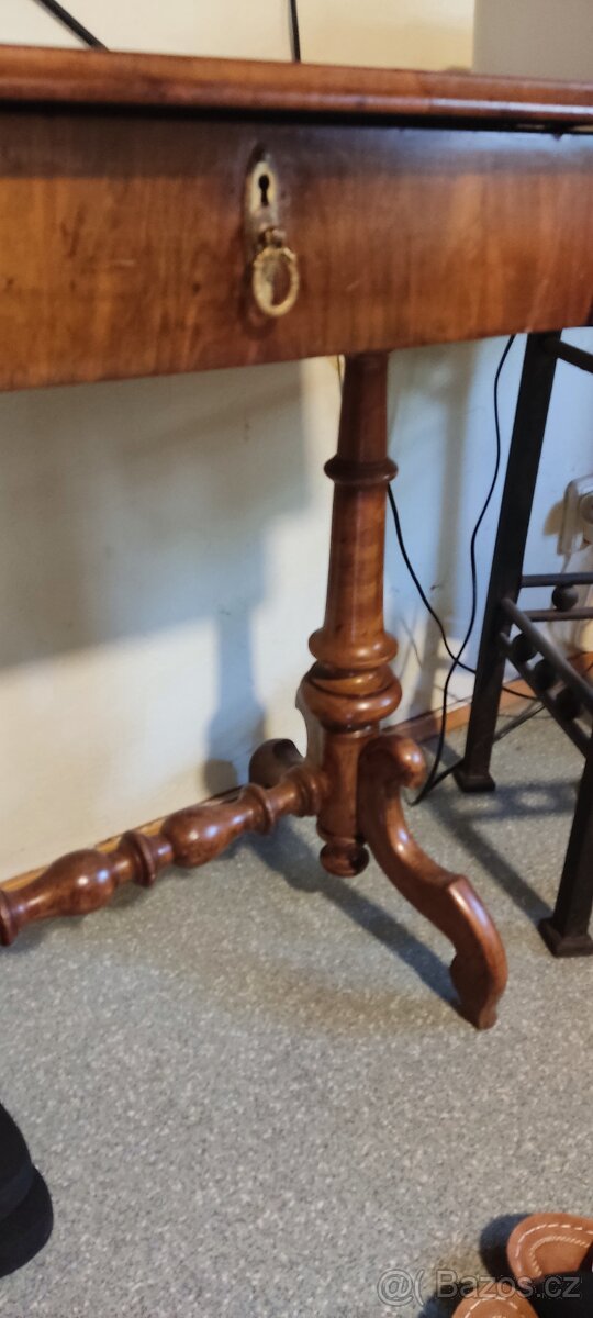 Stolek Historismus - 4