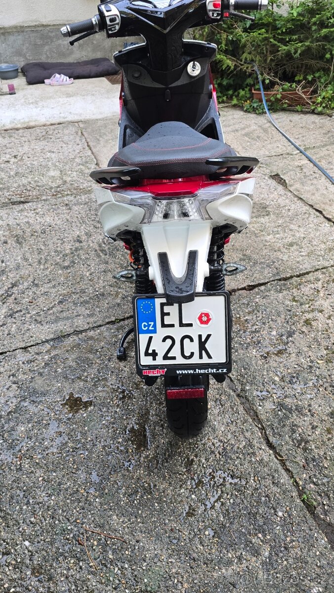 ELEKTRO SKÚTR HECHT EQUIS - 4