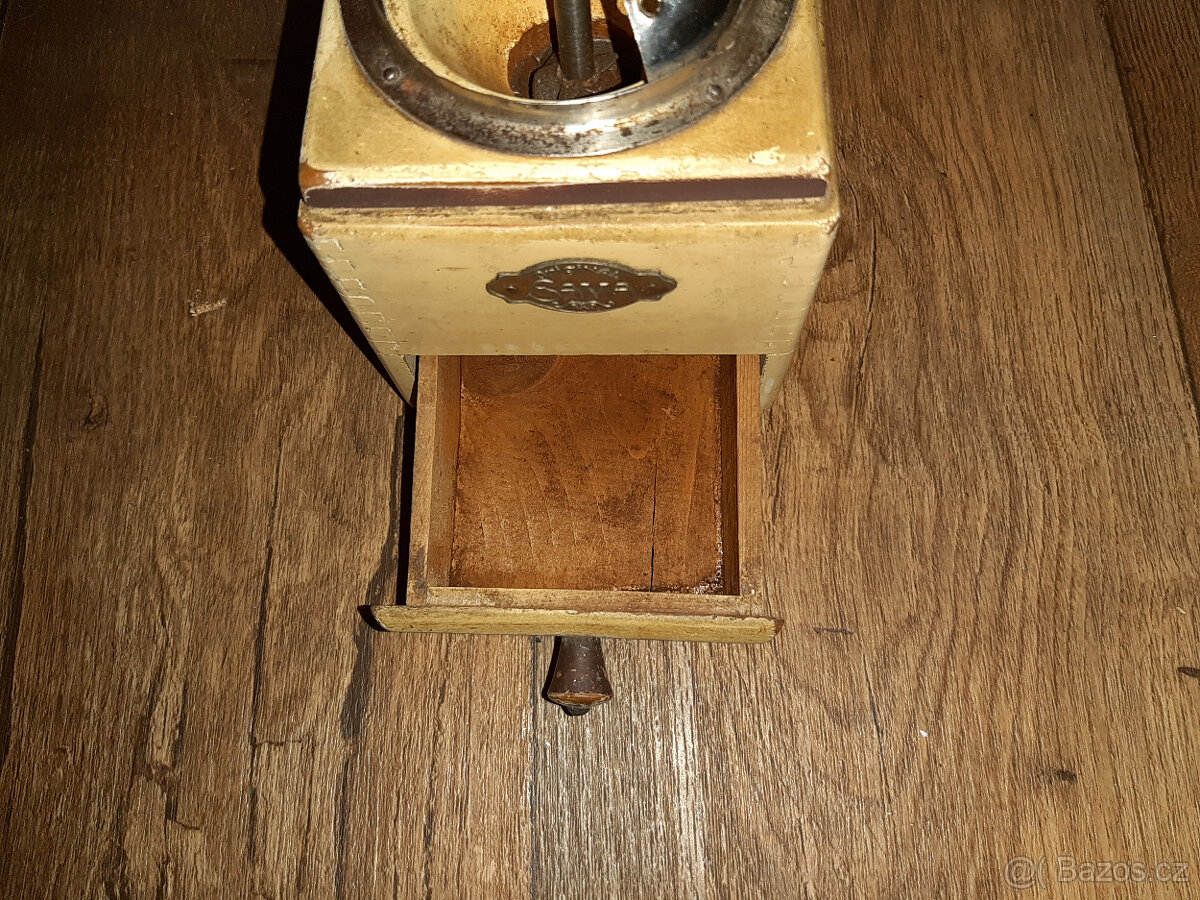 Prodám retro dřevěný mlýnek na kávu Sava original - 4