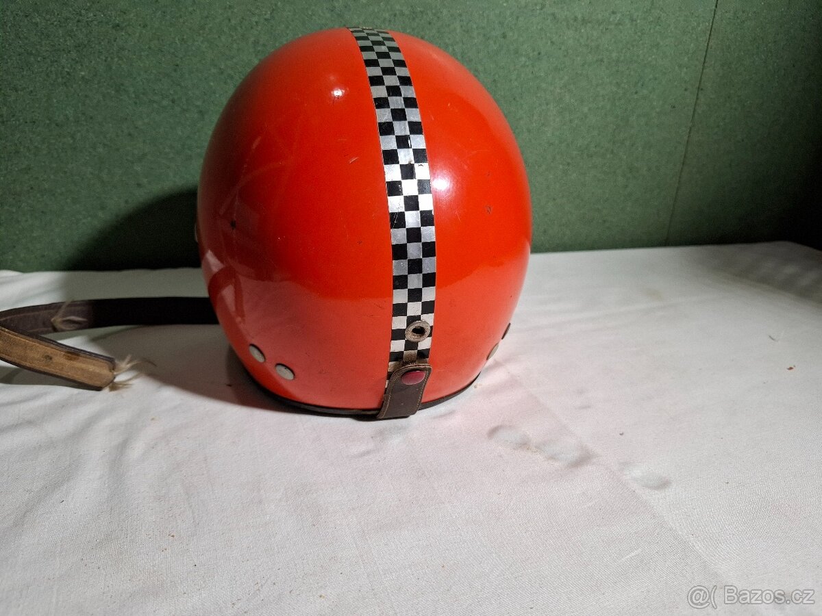 Stará přilba JAS - 4