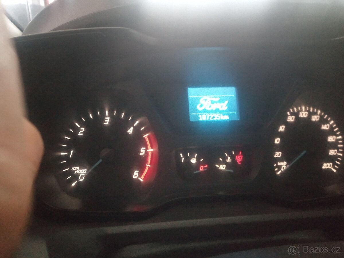 Ford transit Custom 2.2tdci 6 míst - 4