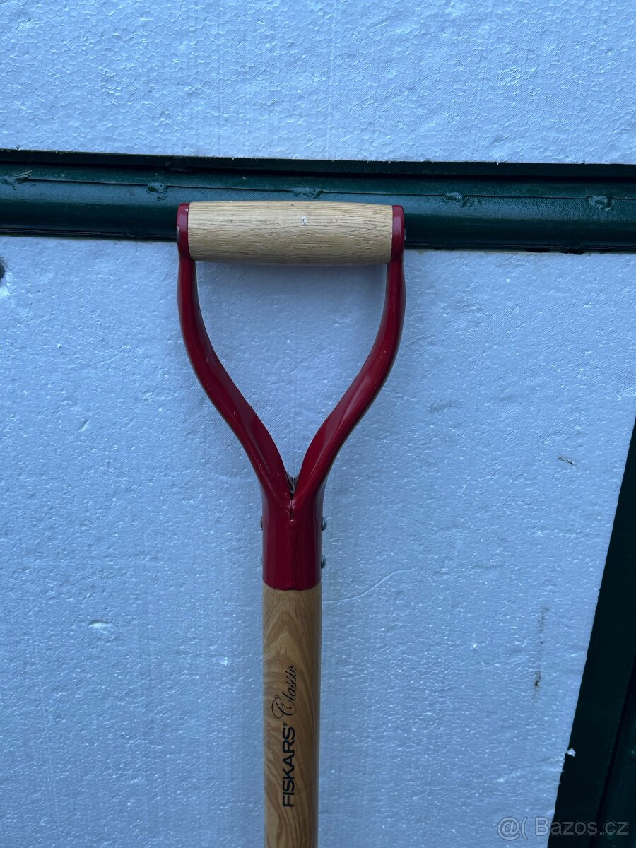 Lopata FISKARS Classic - 4