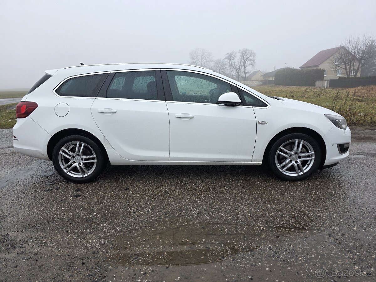 Opel Astra Sports Tourer 2013 - 4