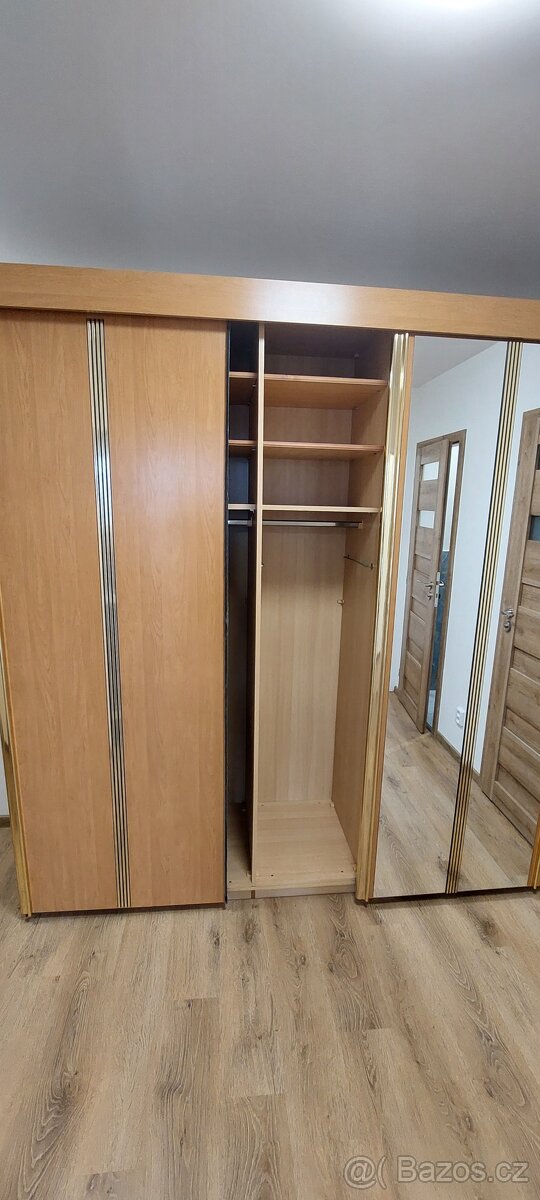 Šatní skříň - 4