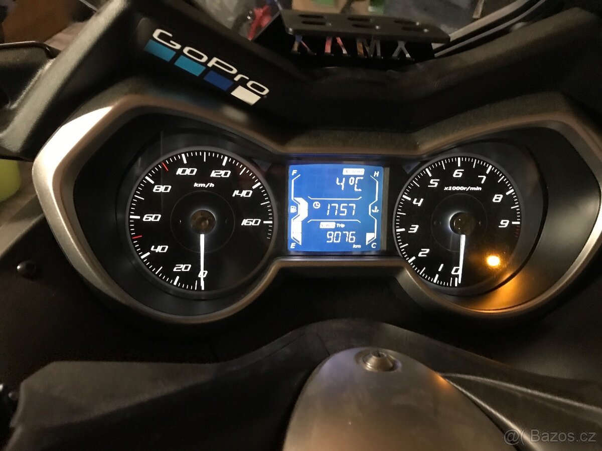 YAMAHA XMAX 300 - 4