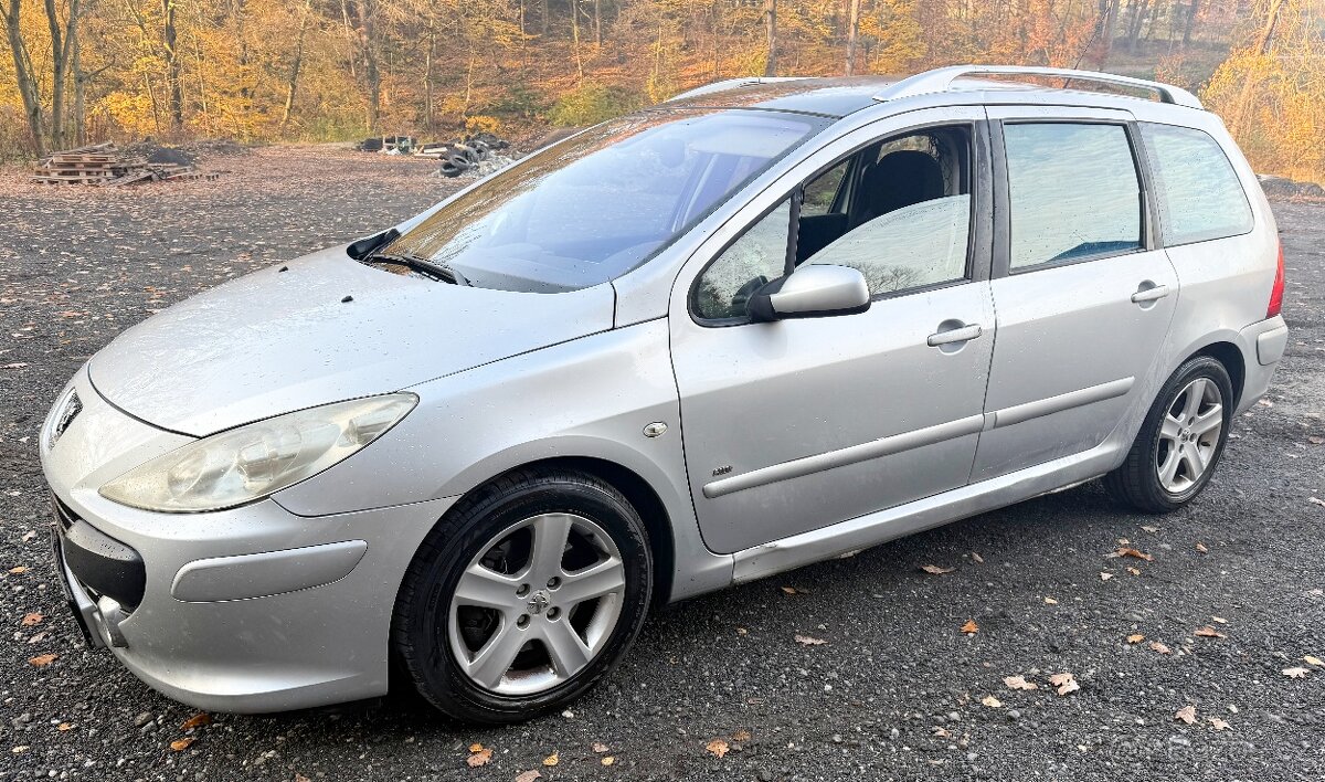 Peugeot 307 SW 5-7 míst 2.0 HDI 100 kw vyborný stav - 4