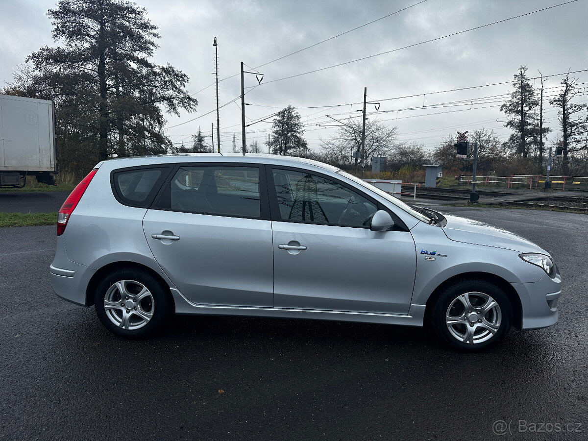 HYUNDAI i30 CW, 1.6 CRDi, r.v. 2011 - 4