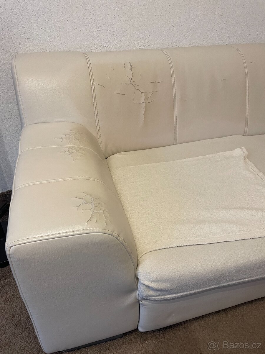Bílá sedačka koženková, rozkládací - 4