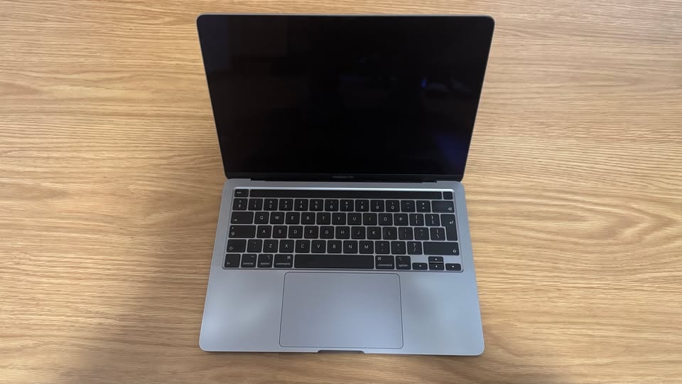 Apple MacBook Pro 13,3", M1, 16GB RAM, 250GB SSD - 4