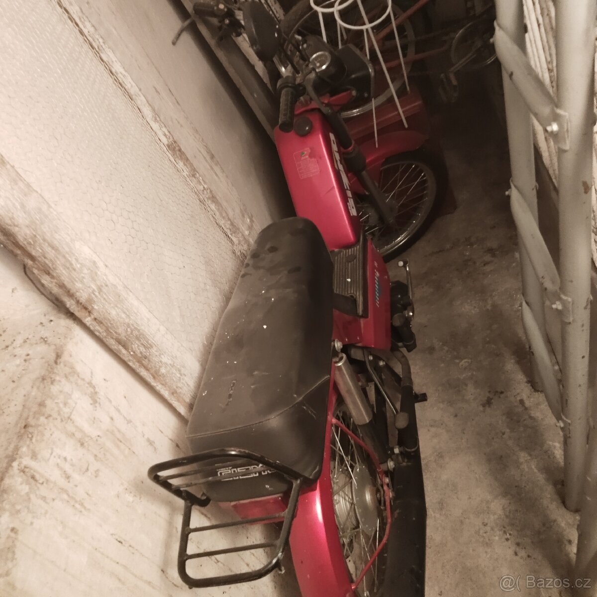 Všechno možné od nábytku až kolo motorka - 4