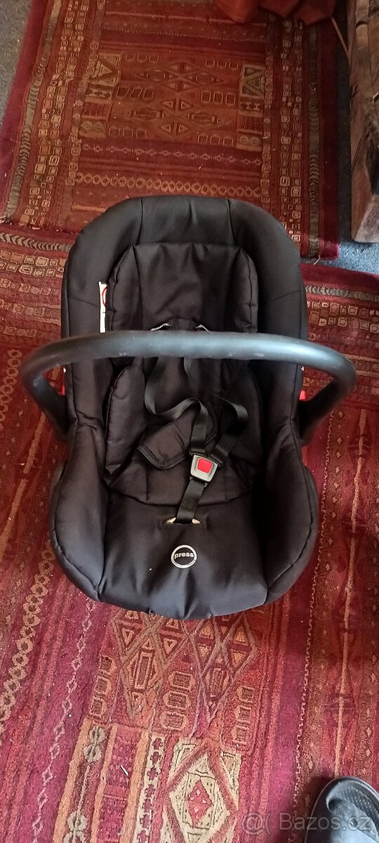 Kočárek a autosedačka - 4