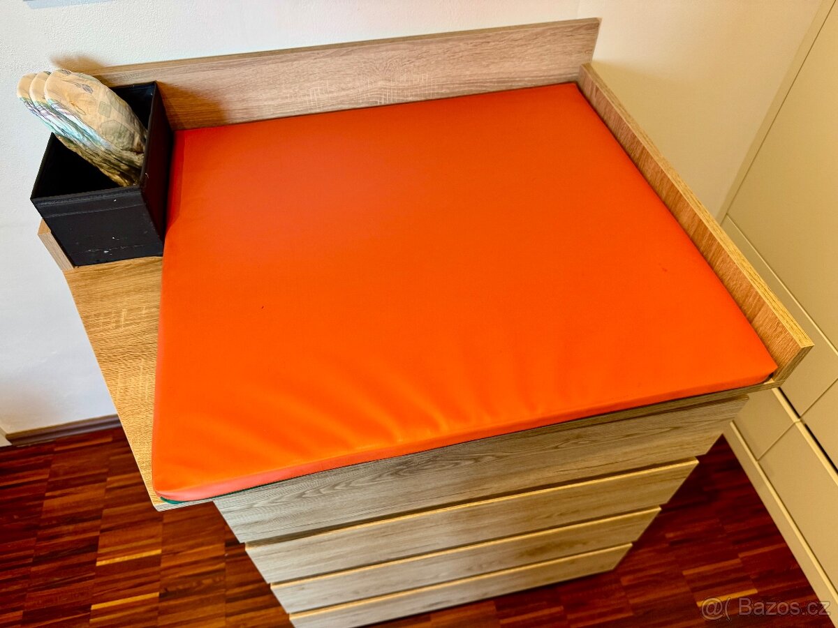 Přebalovací pult s komodou - 4