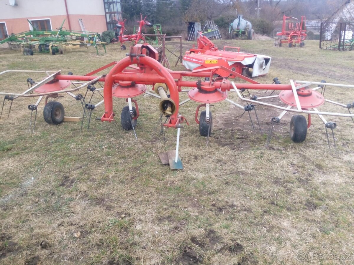 Obraceč sena a píce Kuhn GF 452 M - 4