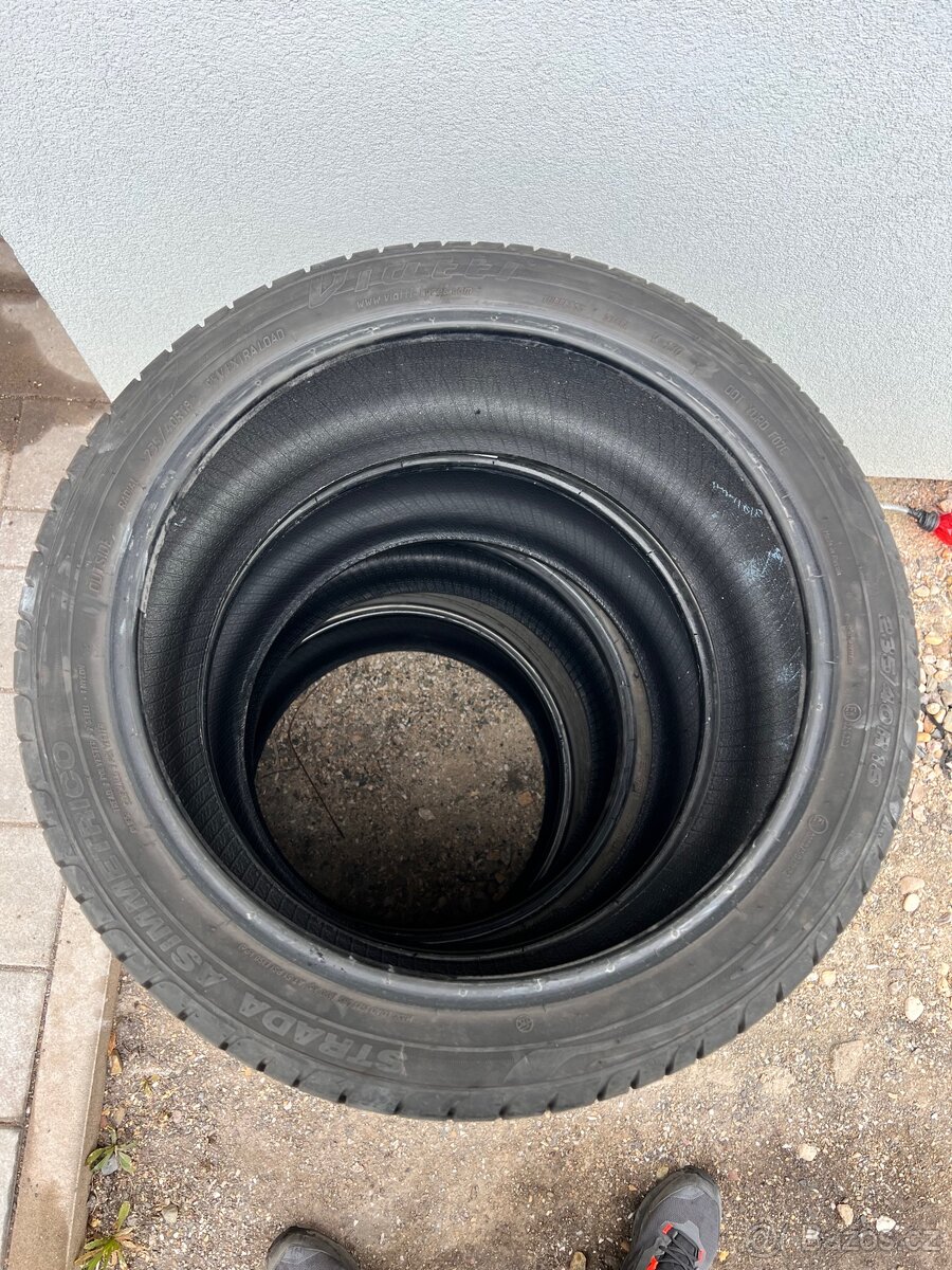 Pneu 235/40/18 - 4