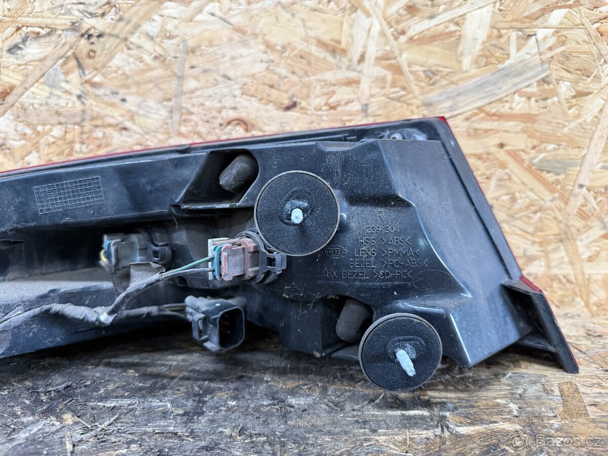 ZADNÍ PRAVÉ SVĚTLO JAGUAR XF - 4