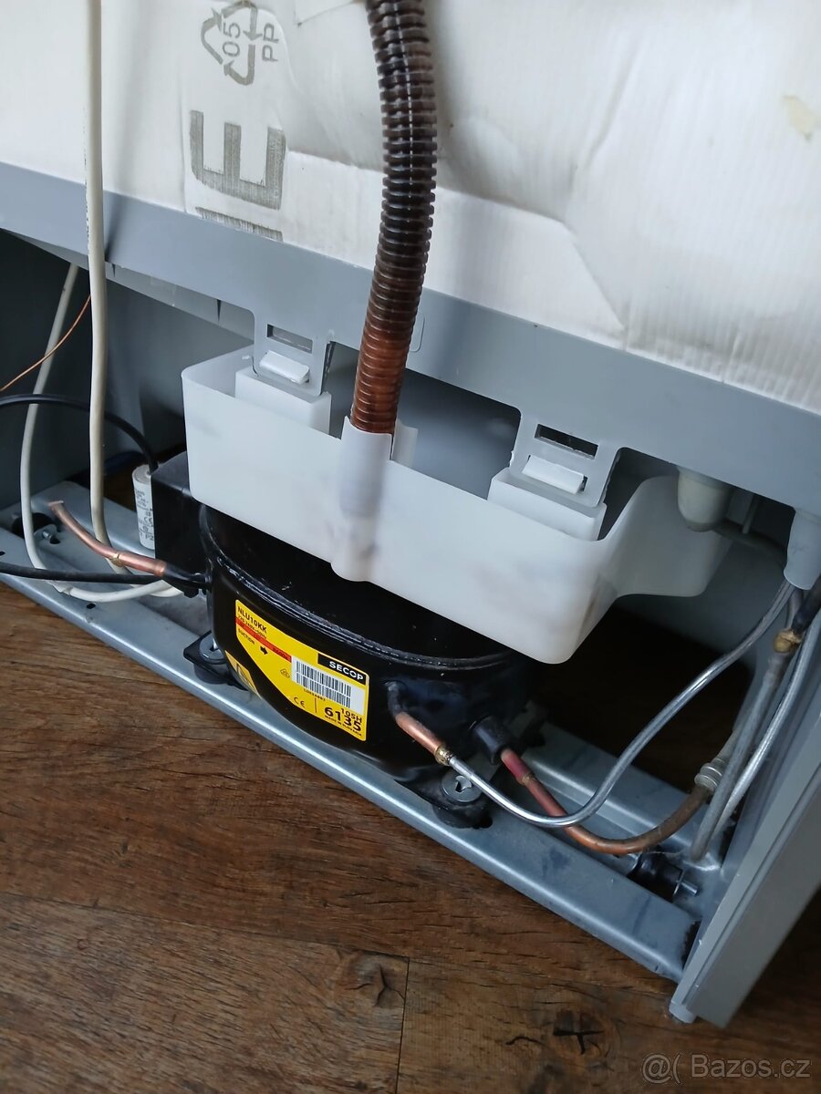 Lednička s mrazákem - 4