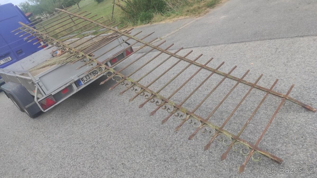 Starý železný plot, plotové dílce, 7,9 bm - 4