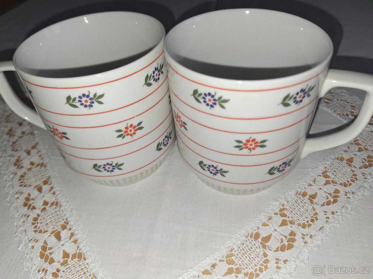 Keramické nádobí + Dekorační talíř + Retro hrníčky - 4