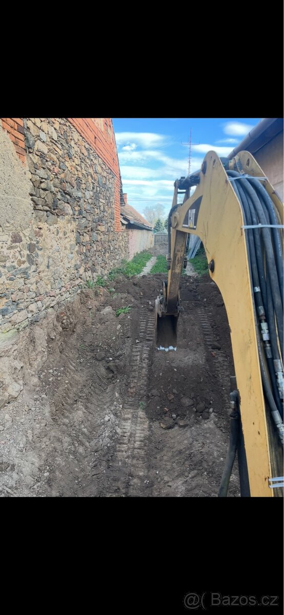 Minibagr CAT 302.5 - 4