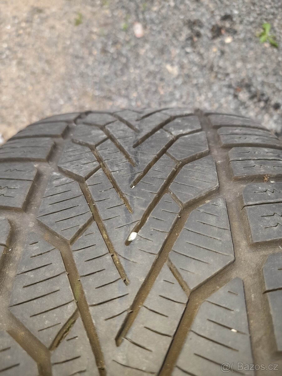 4x 16" obutá zimni kola na Ford. - 4