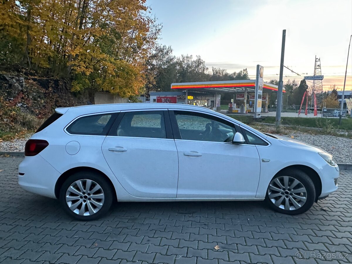 Opel Astra J 1.6 - 4