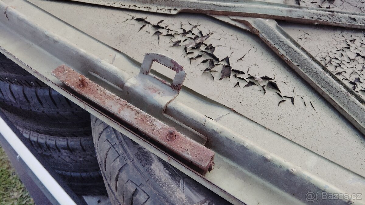 Škoda 100 kapota - 4