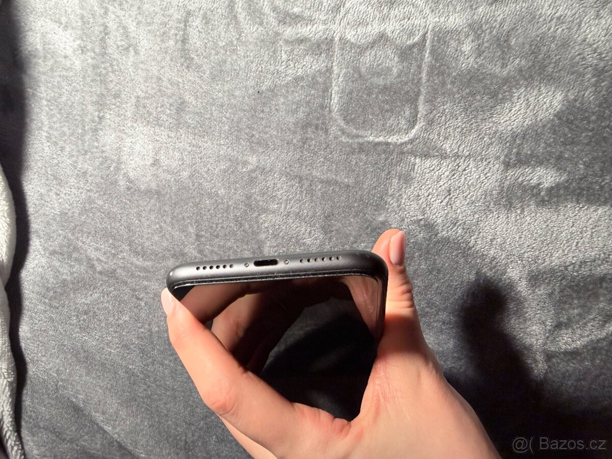 IPhone 11 černý 64 gb - 4
