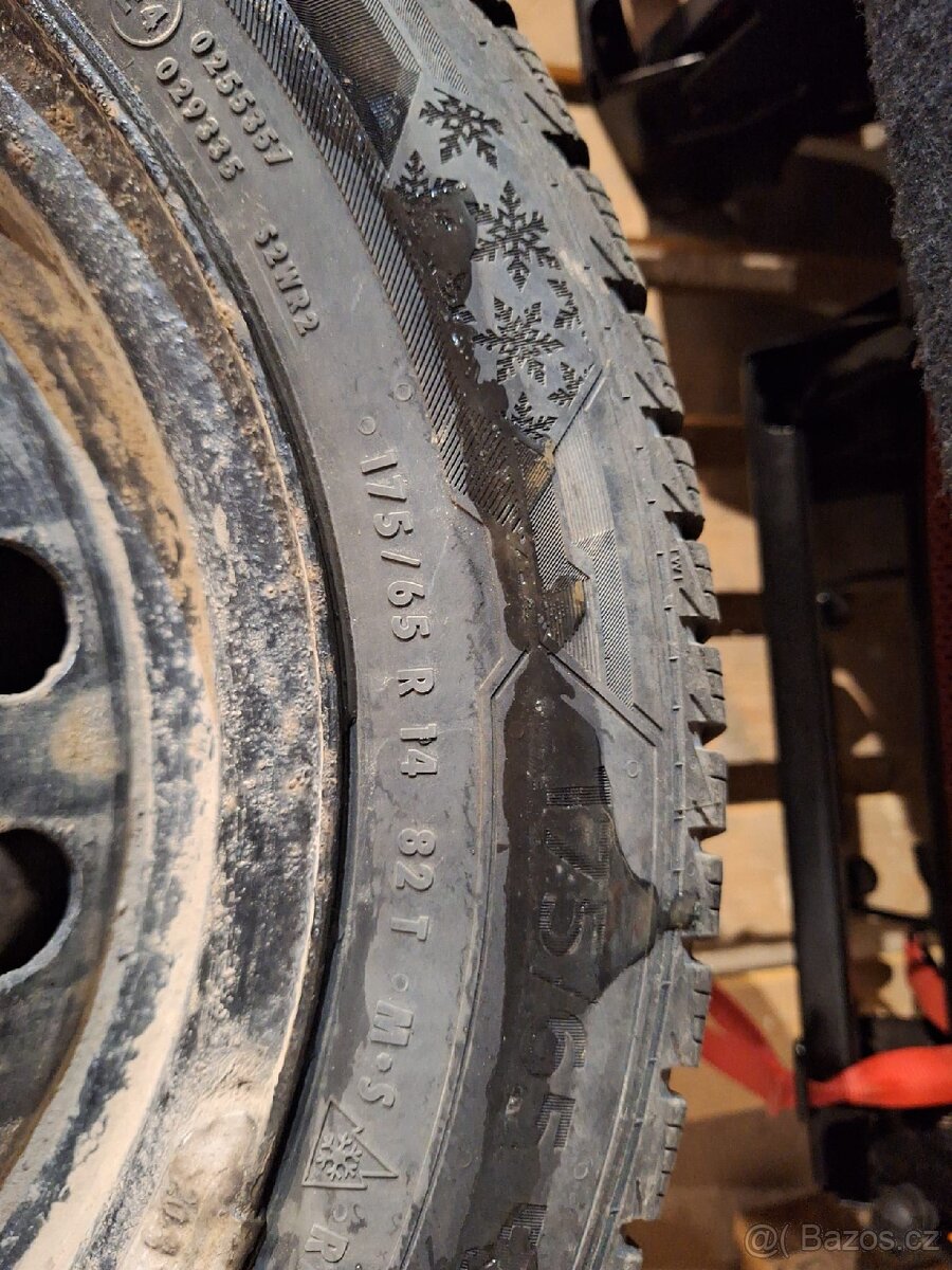 Nabízíme 2 zimni a 2 letní 498 - 4