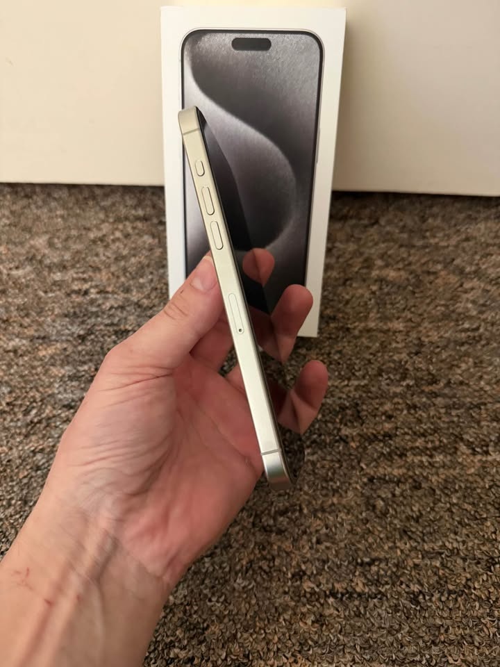 Apple iPhone 15 Pro Max 1TB White Titanium. EXCELENTNI STAV - 4