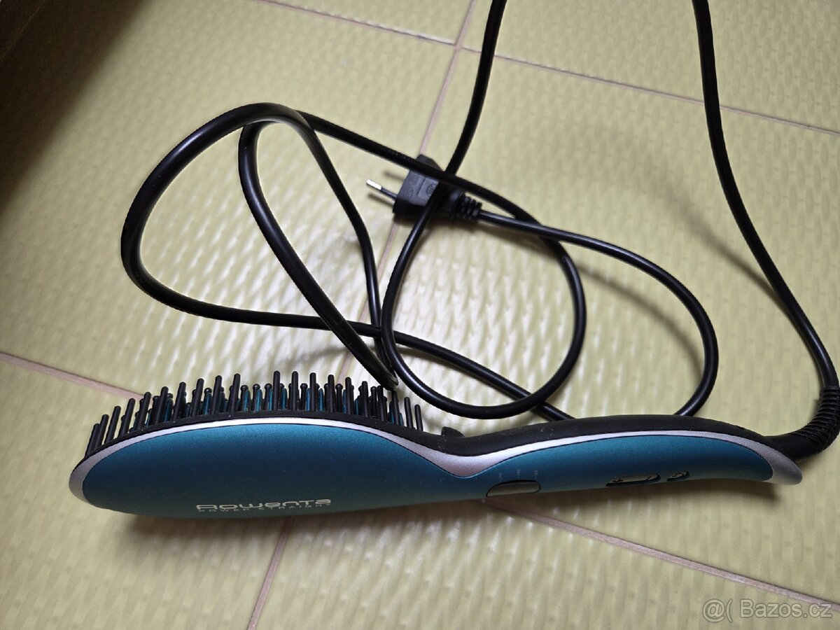 Žehlící kartáč na vlasy od Roventy - 4