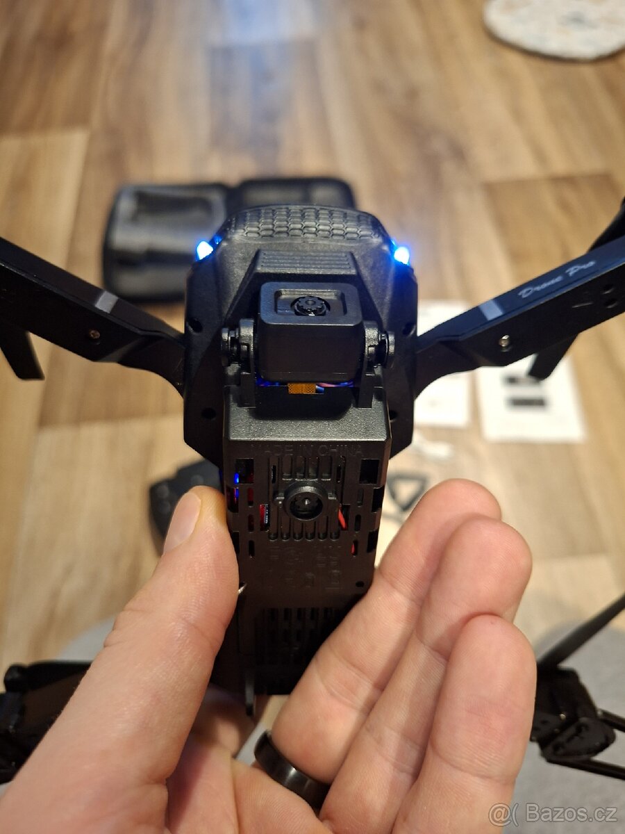 Skládací dron E88 s duální kamerou – minimálně použitý - 4