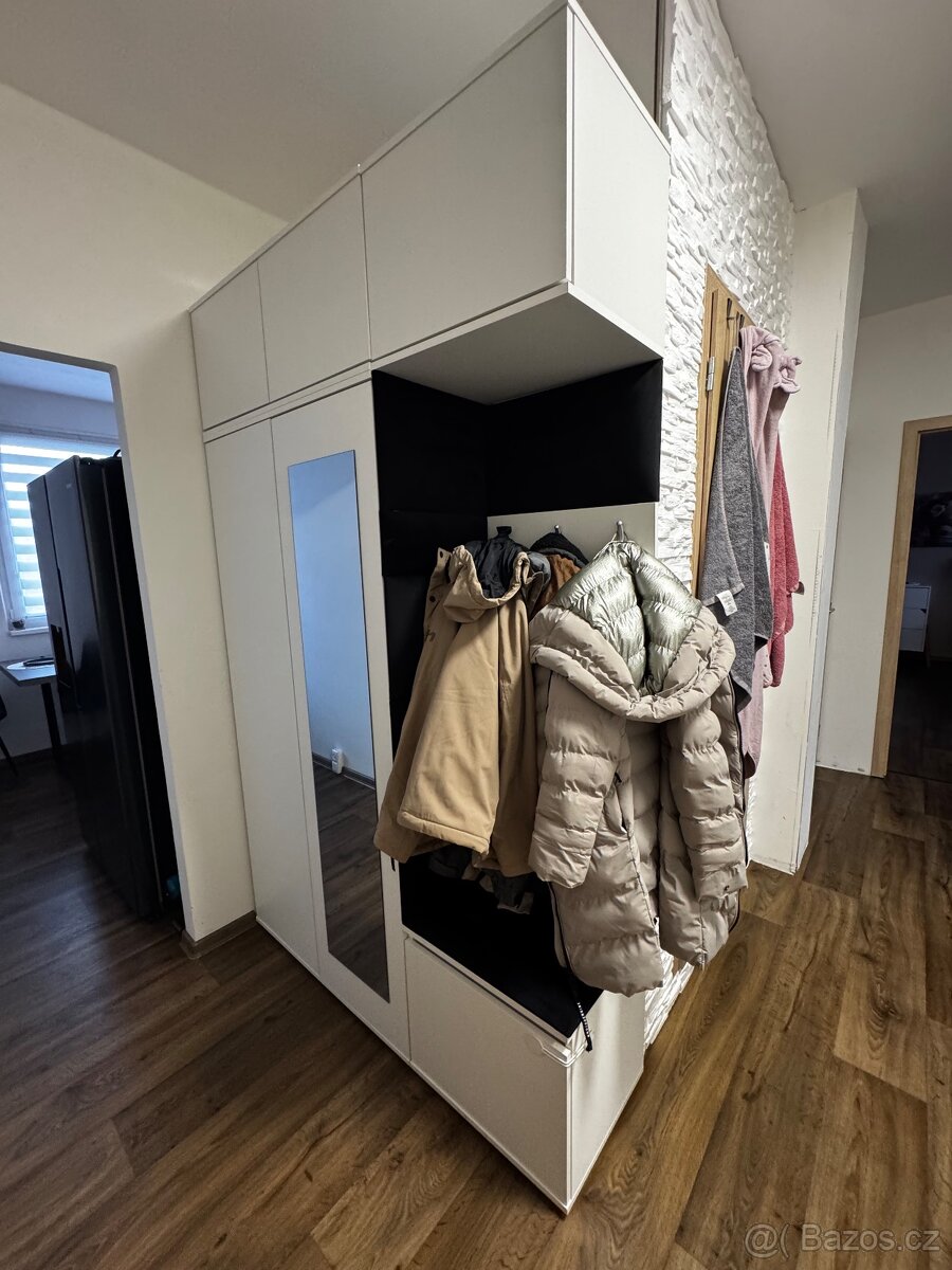 Předsíňová stěna - 4