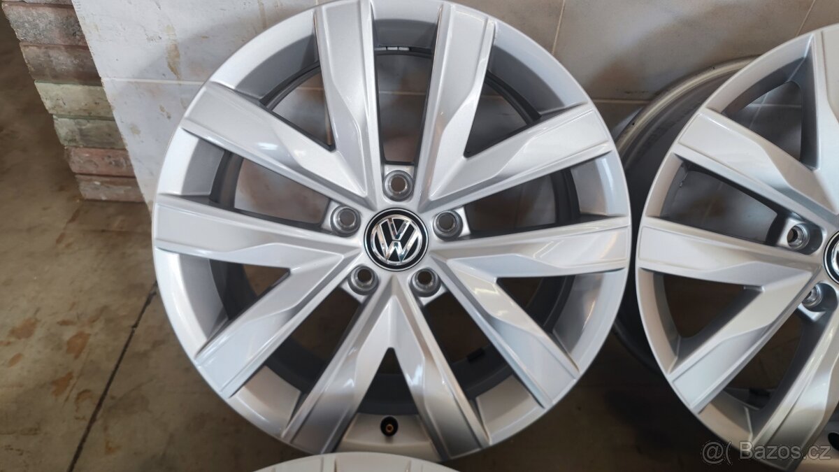 Alu kola 5x112 R17 original VW - 4