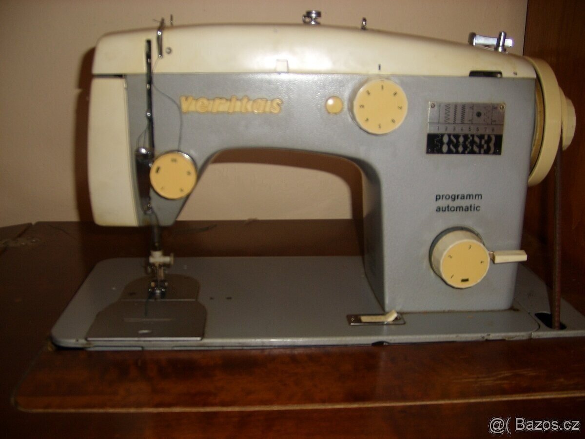 Prodám starý šicí stroj. - 4