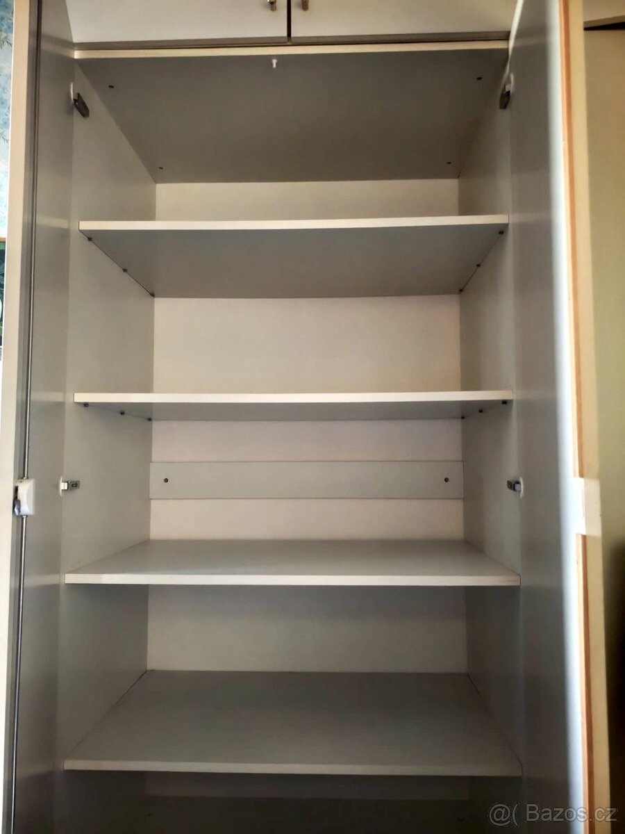 Darují skříní 3 kusy komplet - 4