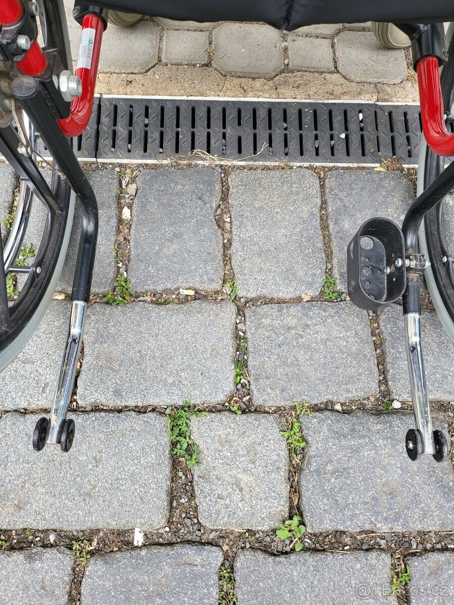 invalidní vozík, 4 brzdy, široký - - 4
