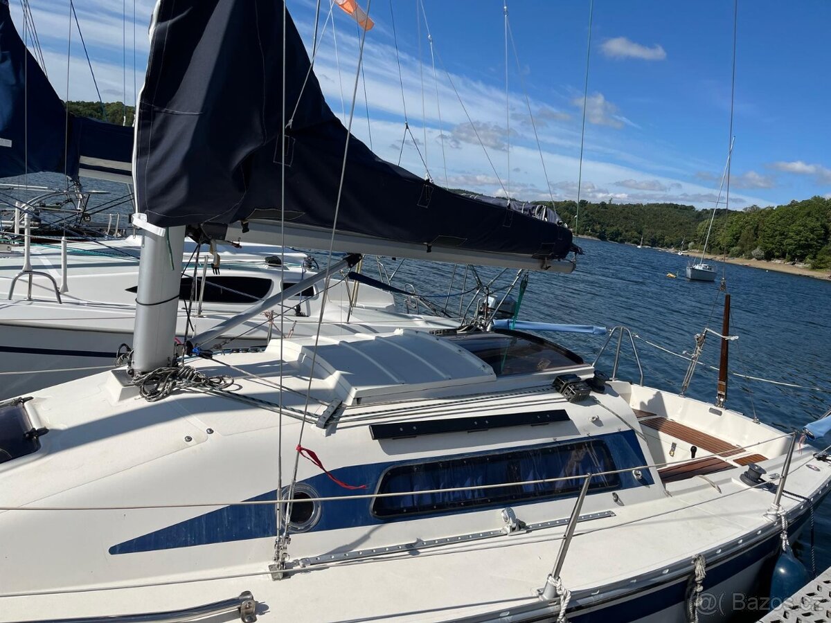 Kajutová plachetnice Friendship 27 - 4