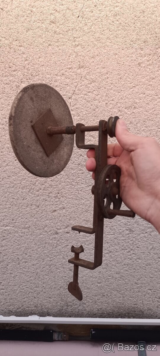 Stará ruční bruska - 4