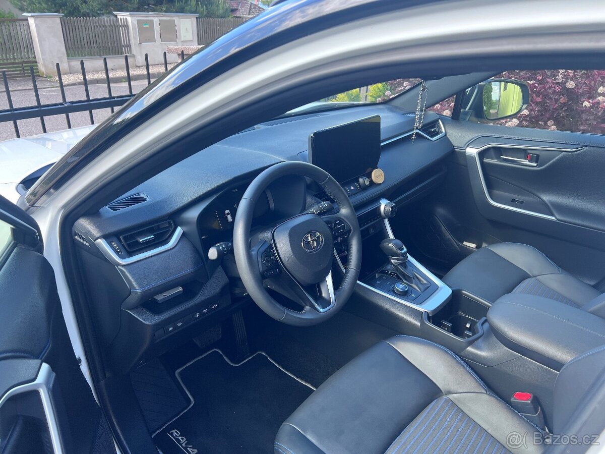Toyota Rav4 Selection, 4x4, rok 2024, v záruce - 4