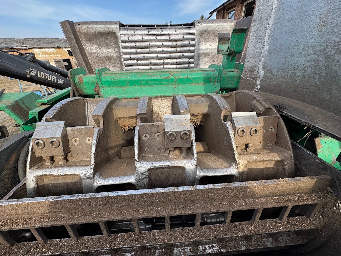 Štěpkovač jenz 561 + Valtra 353S - 4