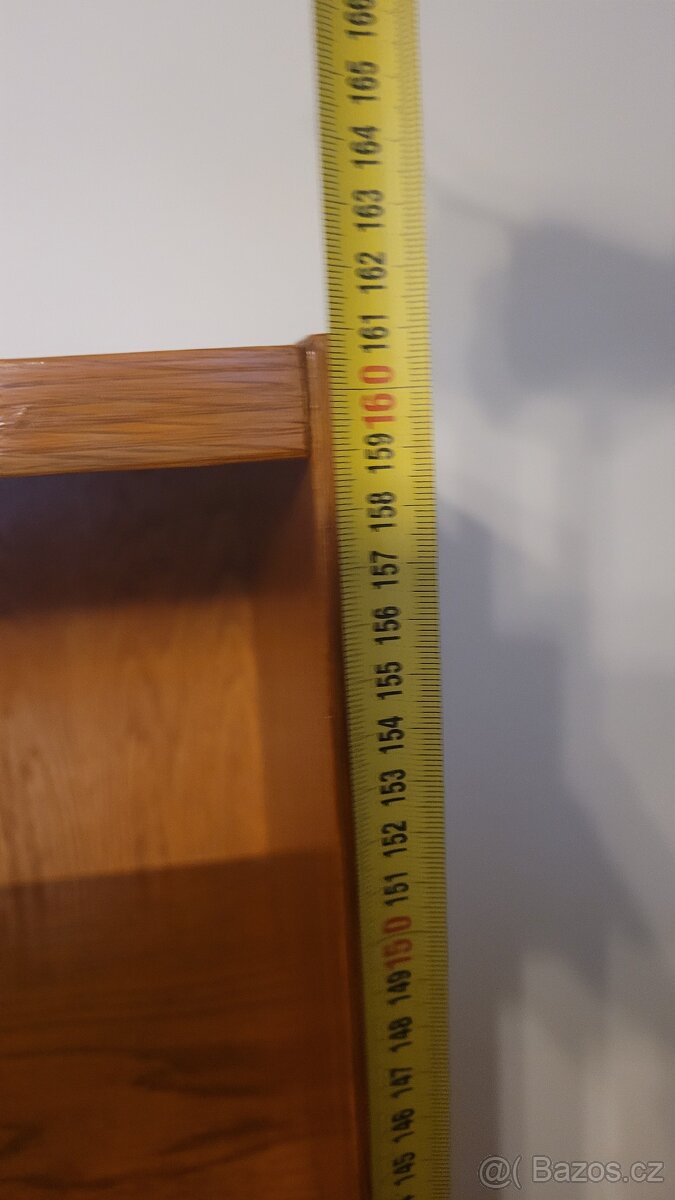 Prosklená retro knihovna - 4