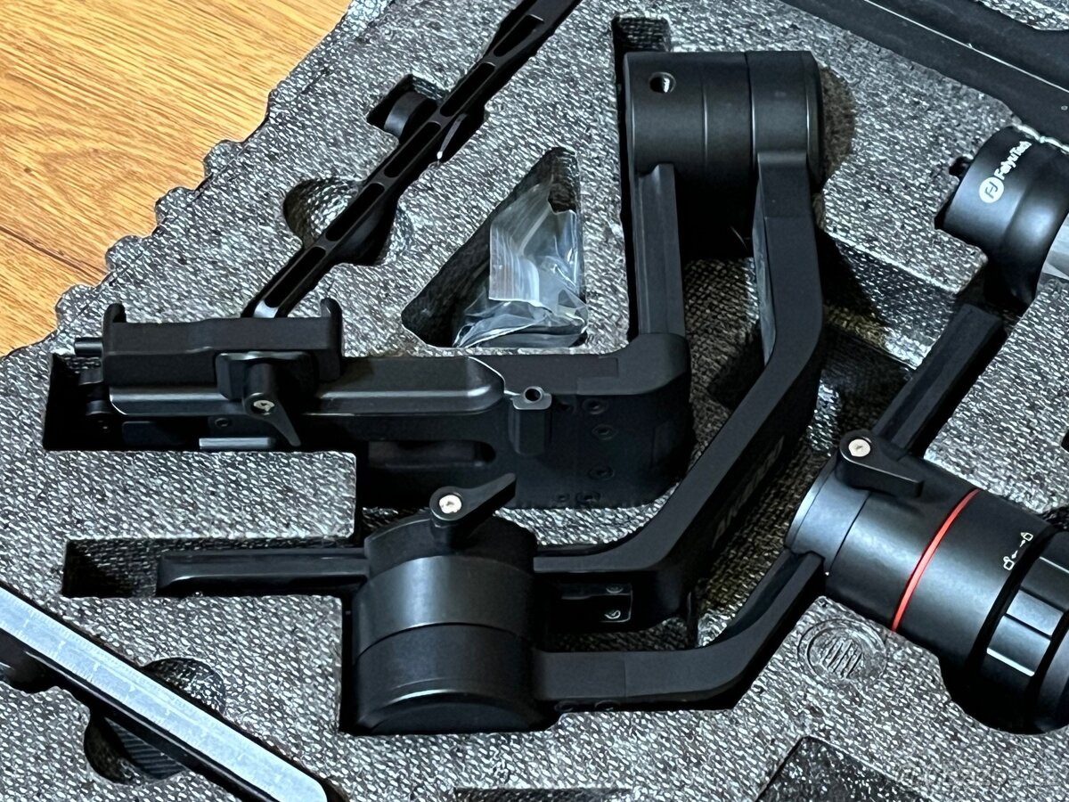 Feiyu Tech AK4000 - 4